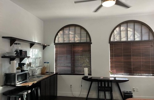 Northeast Miami Hotel | Stylish Hotel Room in Biscayne Blvd - 4Z