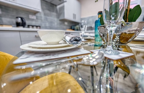 Olton House | Stylish House- B'ham Airport and NEC, Solihull