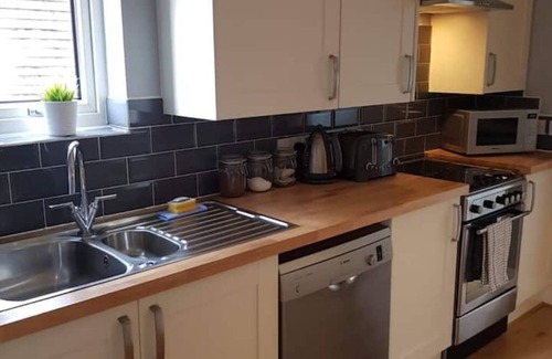 Horfield House | Stylish House ⭐️ Short walk - park & Gloucester Rd!