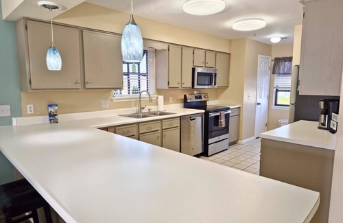 Branson Condo | Stylish~Indoor Pool~Hot Tub~Close to all the Fun