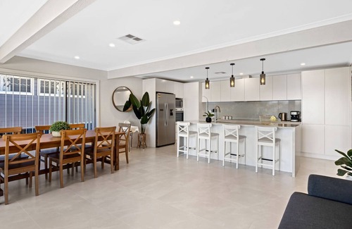 Buff Point House | Stylish Lakefront Tranquillity Kayaks