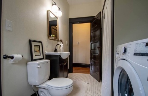Downtown Des Moines House | Stylish Large Home with King Bed Near East Village