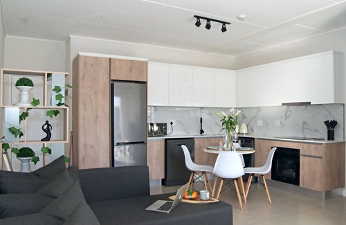Cape Town Apartment | Stylish living in the heart of the wine-lands.