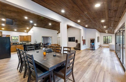 Pinetop-Lakeside House | Stylish Lodge: Fire Pit, Hot Tub & Forest Views