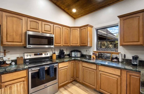 Pinetop-Lakeside House | Stylish Lodge: Fire Pit, Hot Tub & Forest Views