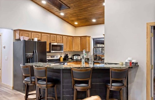 Pinetop-Lakeside House | Stylish Lodge: Fire Pit, Hot Tub & Forest Views