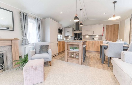 South Lakeland Leisure Village Ski Chalet | Stylish Lodge with easy access to Lakes and Dales