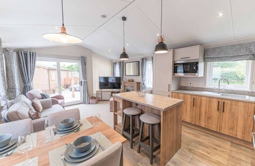 South Lakeland Leisure Village Ski Chalet | Stylish Lodge with easy access to Lakes and Dales