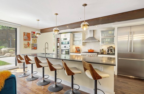 Boulder House | Stylish Luxe Retreat in Central Boulder steps from trails/Pearl Street w cats!