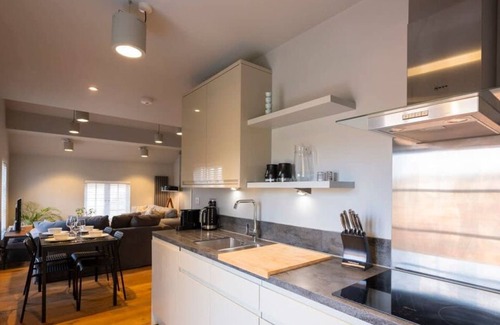 Henley Apartment | Stylish Luxury Apartment in The Centre of Henley