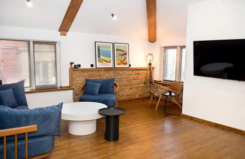 Varna City Centre Apartment | Stylish Maisonette by the Sea Garden - Modern Comfort in the Heart of Varna by Flat Mаnager
