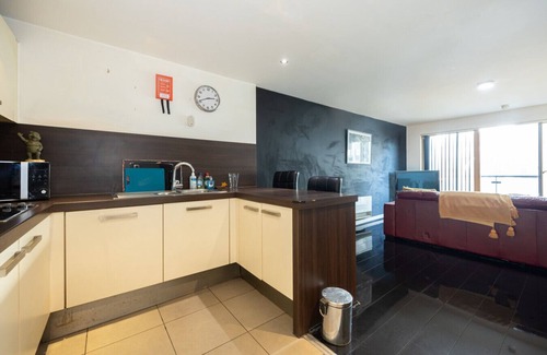 Cheetham Hill Apartment | Stylish Manchester Stay with Balcony & City Views