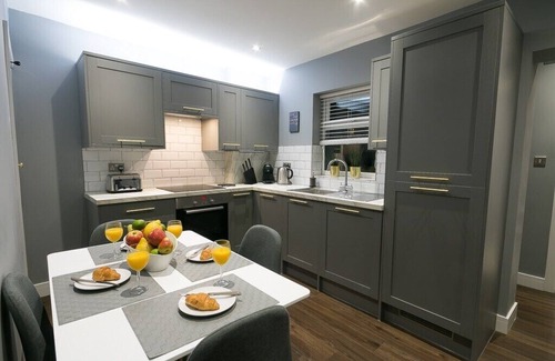 Margate House | Stylish Margate home close to the BEACH By ADLIV