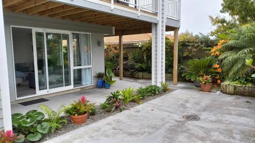 Tauranga Apartment | Stylish Matua Apartment