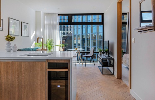 Shoreditch Apartment | Stylish & Modern 1 Bedroom Apartment in Liverpool Street, London by MySquare