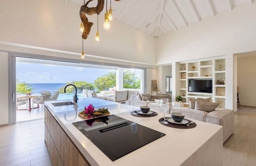 St. Marie Villa | Stylish & Modern Oceanfront villa with Private Beach & Pool in Coral Estate