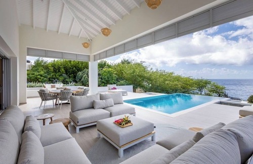 St. Marie Villa | Stylish & Modern Oceanfront villa with Private Beach & Pool in Coral Estate