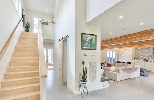 Blaine House | Stylish & Modern Oceanview Retreat with Private Beach!