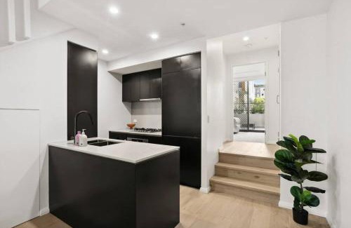 Alexandria Apartment | Stylish New 3 BDRM house - Alexandria