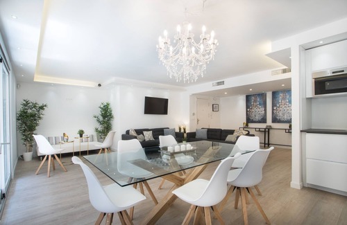 Alicante City Centre Apartment | Stylish *NEW* Apartment in Alicante w/4 bedrooms