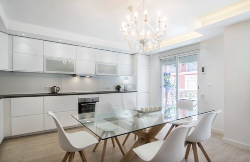 Alicante City Centre Apartment | Stylish *NEW* Apartment in Alicante w/4 bedrooms