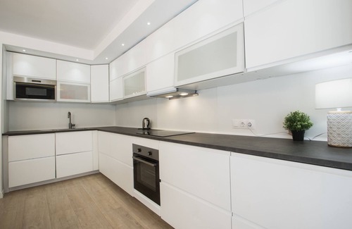 Alicante City Centre Apartment | Stylish *NEW* Apartment in Alicante w/4 bedrooms