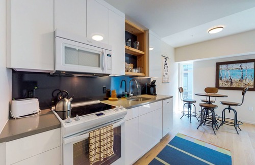 Uptown Condo | Stylish New Condo in Trendy NW District - Walk to Swankiest Spots