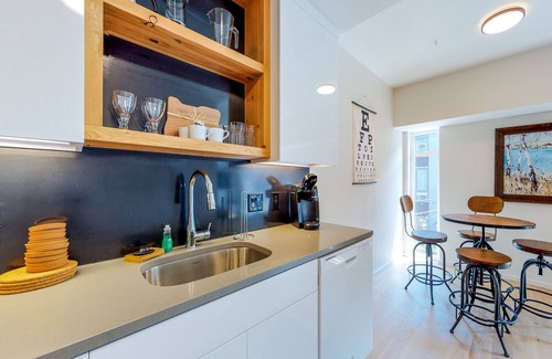 Uptown Condo | Stylish New Condo in Trendy NW District - Walk to Swankiest Spots