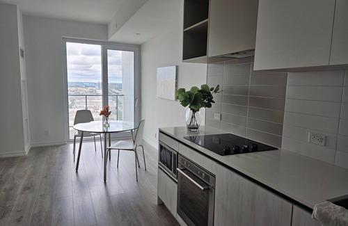 Vaughan Condo | Stylish New Condo up to 4 People