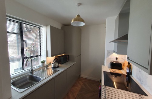 Oval Apartment | Stylish Newly Renovated 1 Bedroom Flat Close To London's Main Attractions