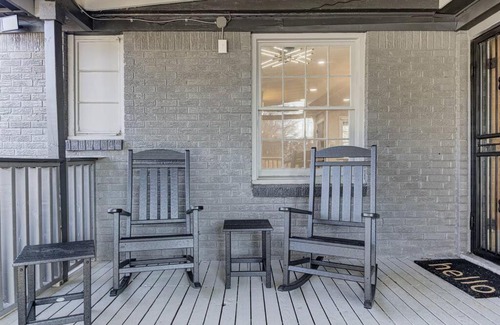 Memphis Apartment | Stylish Oasis, Centrally Located, w/hot tub