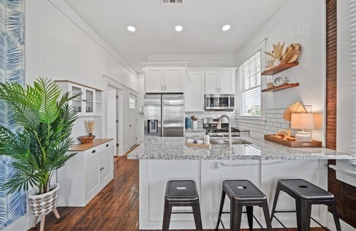 Galveston House | Stylish Oasis ~ Heated Pool ~ 2 Blocks to Beach ~ Full Guesthouse