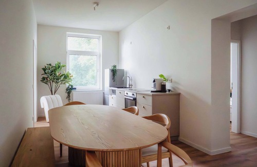 Celle House | Stylish Old Town Apartment with Parking - Quiet - Central