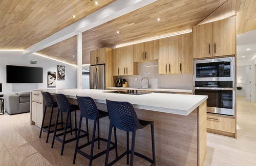 Western Villa Villa | Stylish Old Town Escape - Plunge Pool, Fire Features & Walkable Fun