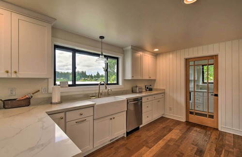 East Olympia House | Stylish Olympia Home w/Private Boat Dock!