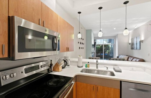 Moss Bay Apartment | Stylish one bedroom and parking! - 80 WalkScore