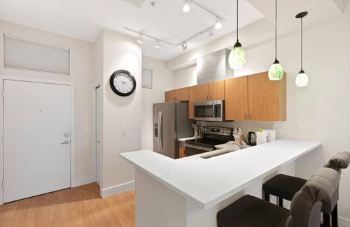 Moss Bay Apartment | Stylish one bedroom and parking! - 80 WalkScore