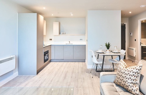 Bracknell Apartment | Stylish One Bedroom Apartments with Free Parking