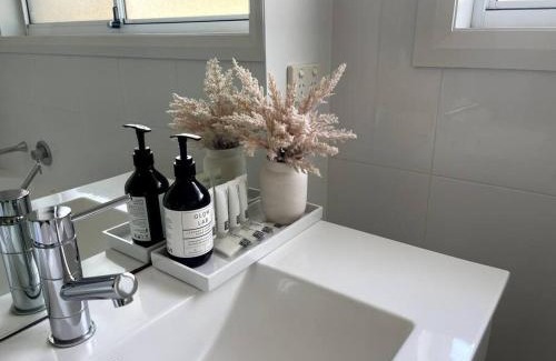 Boorooma House | Stylish Open Plan Retreat