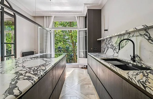 Champs-Elysees Apartment | Stylish Parisian Escape on Ave. George V – Walk to Eiffel Tower & Champs-Élysées