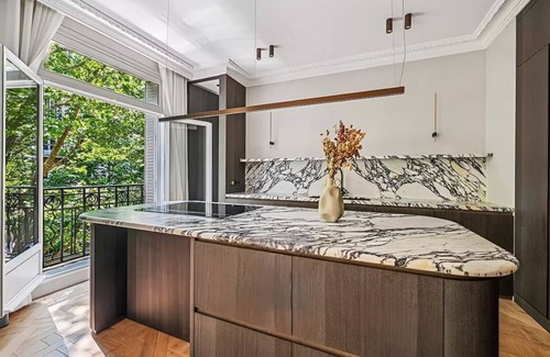 Champs-Elysees Apartment | Stylish Parisian Escape on Ave. George V – Walk to Eiffel Tower & Champs-Élysées