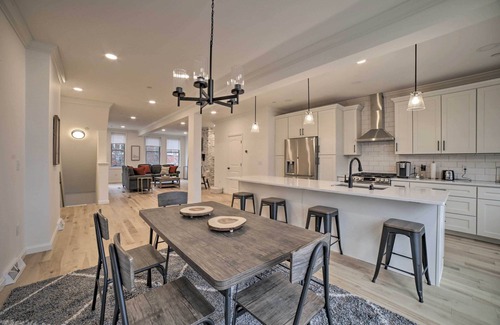 Central Northside House | Stylish Pittsburgh Townhouse w/City Views!