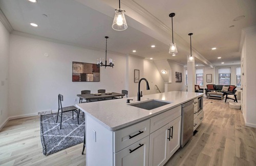 Central Northside House | Stylish Pittsburgh Townhouse w/City Views!