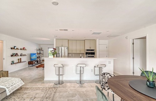 Indian Beach Sapphire Shores Villa | Stylish Pool Villa 3BR/2BA close to the Beaches