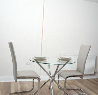 Derby Apartment | Stylish Pride Park DERBY Apartment - Free WIFI, Parking