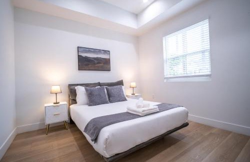 Pico-Union House | Stylish Private Room by Downtown LA with Private Parking