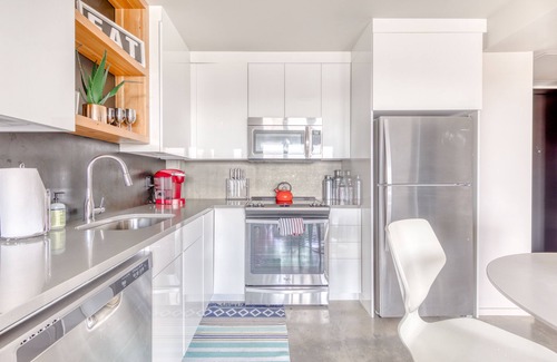 Uptown Condo | Stylish Q21 Condo with Amazing Views & Walkable NW Locale