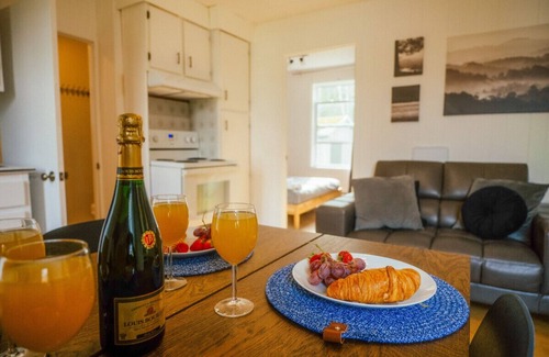 Saint-Tite-des-Caps Ski Chalet | Stylish refuge near Massif & MSA with spa+bbq+fire
