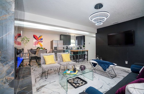 Shearer Hills - Ridgeview House | Stylish~Renovated 4Br/2BAT 3MinAirport 10 Min Downtown Central Location
