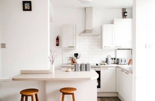 Headingley Apartment | Stylish Renovated Home Near Headingley and Park